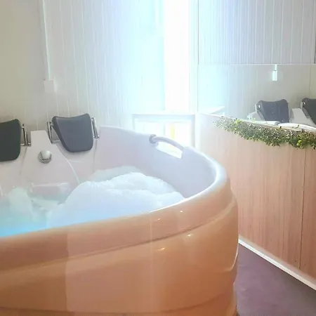 Cosy Novi Sad Loft Ii - Jakuzzi, Sauna, Reserved Parking
